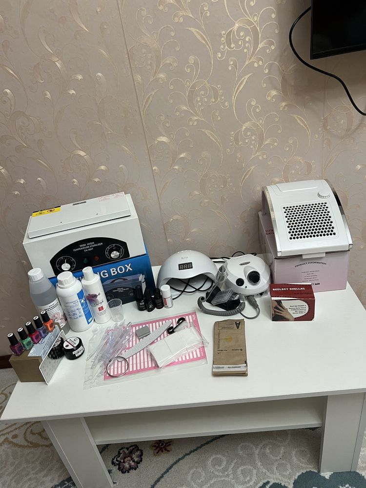 Продам маникюрный набор со столиком