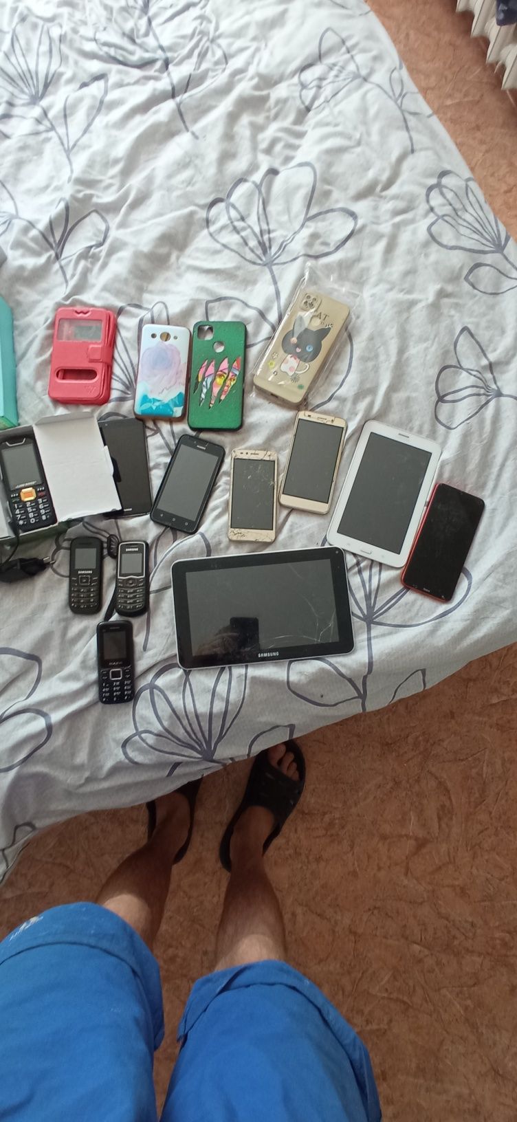 Продам телефоны на запчасти