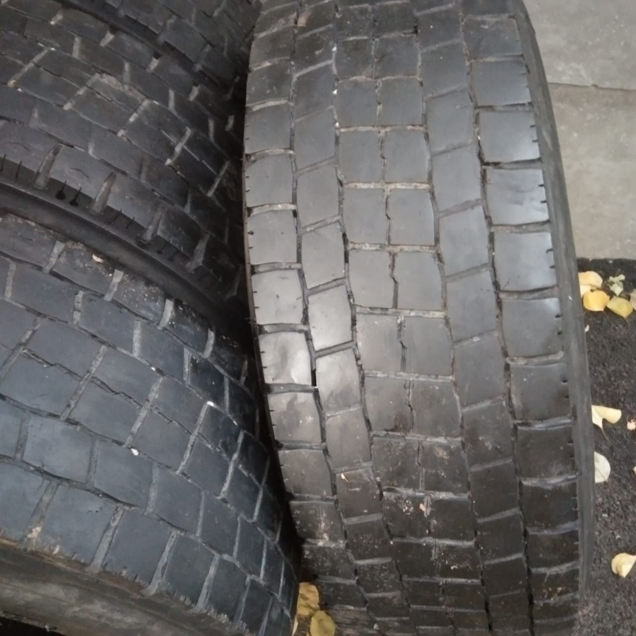 Продам автошины на грузовик