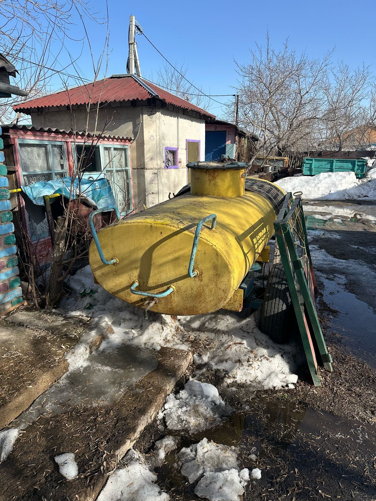 Продам телегу,кабину,бочку.