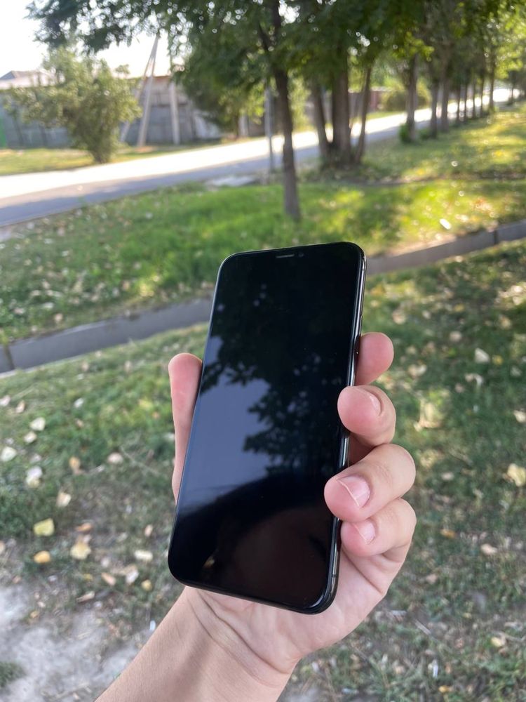 iPhone xR в хорошем состояние