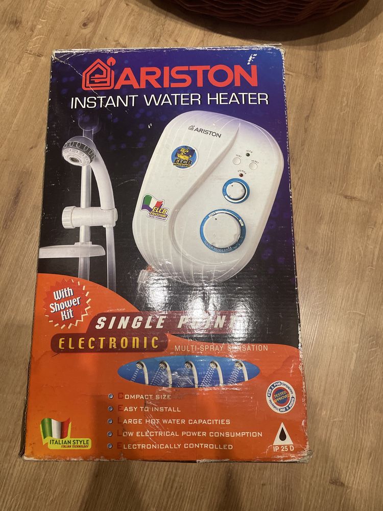 Водонагреватель для душа Ariston. Новый