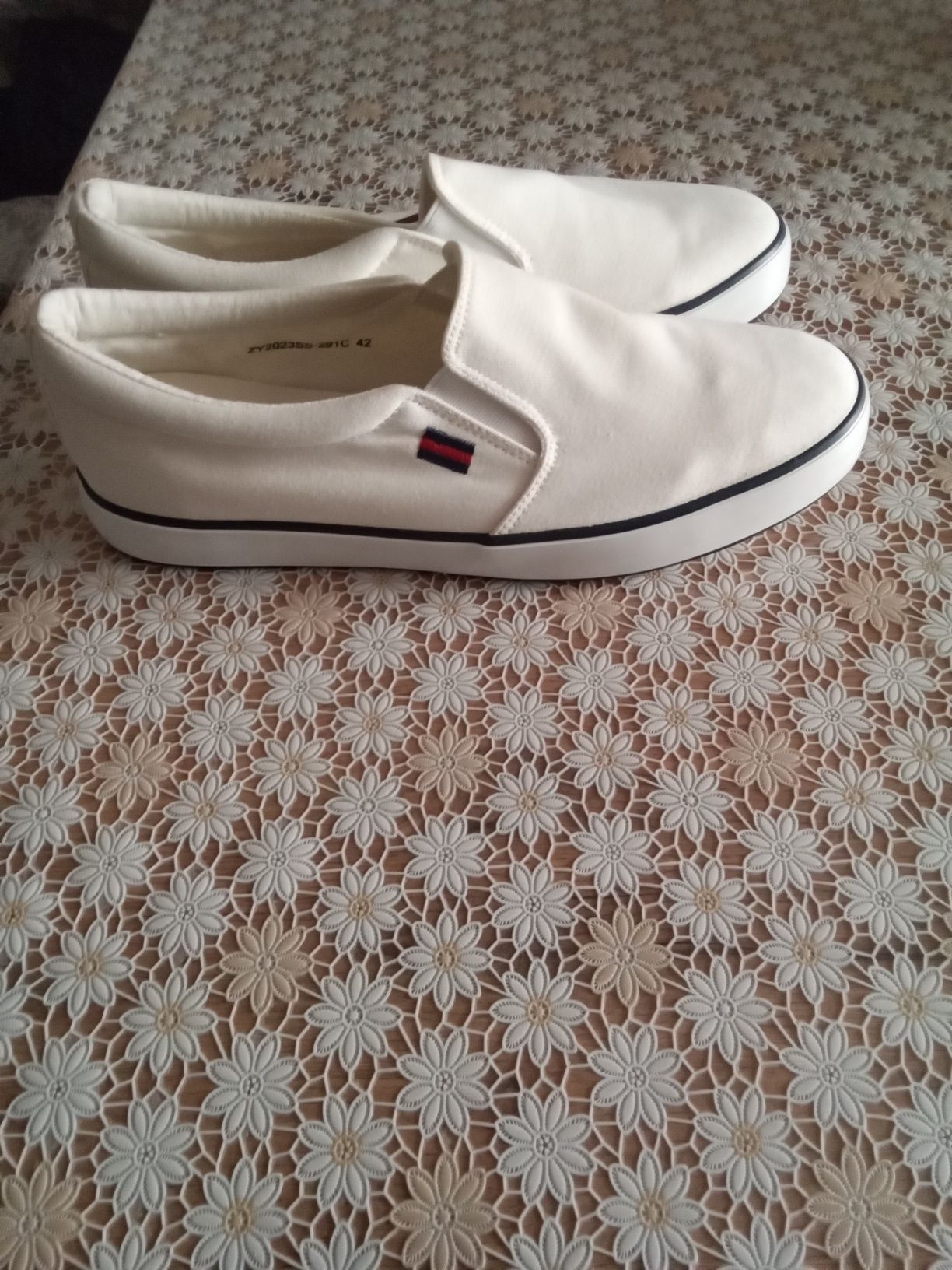 Продам женские макасины