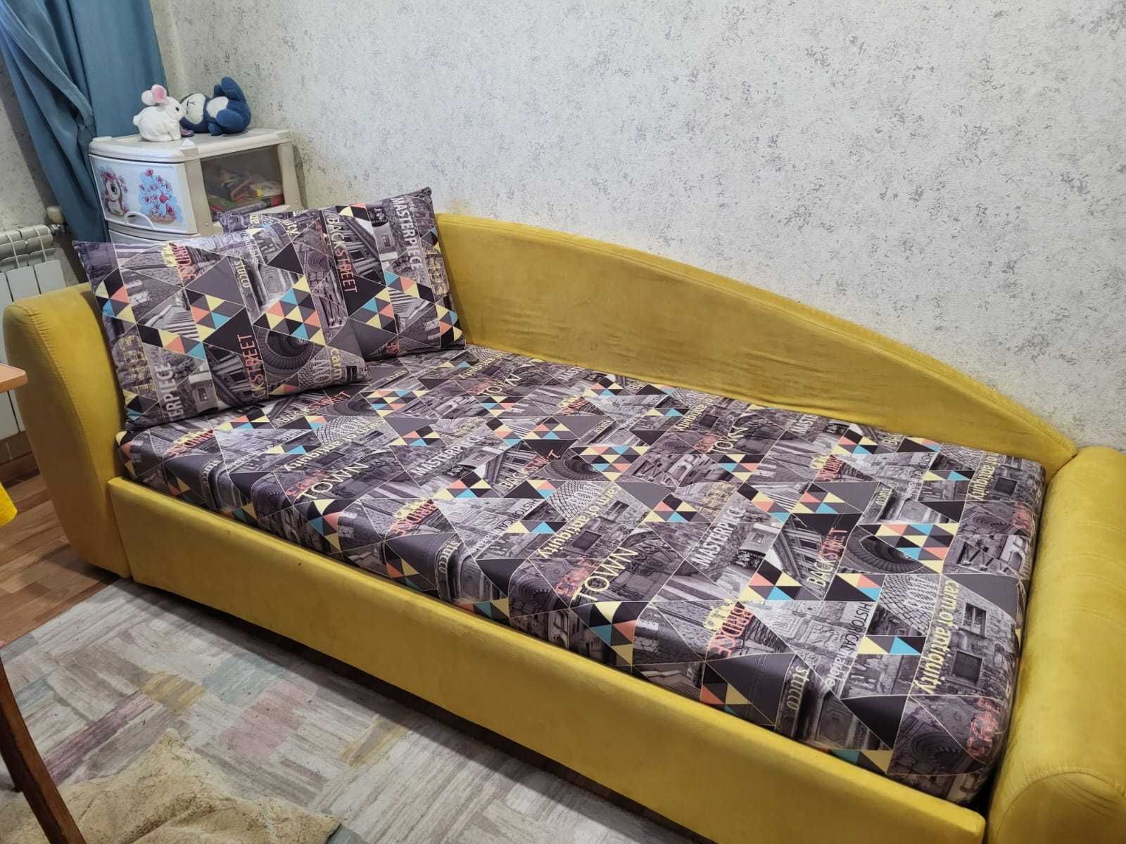 Стильная кровать с матрасом и подъёмным механизмом