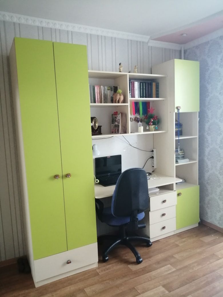 Школьная стенка, рабочая зона