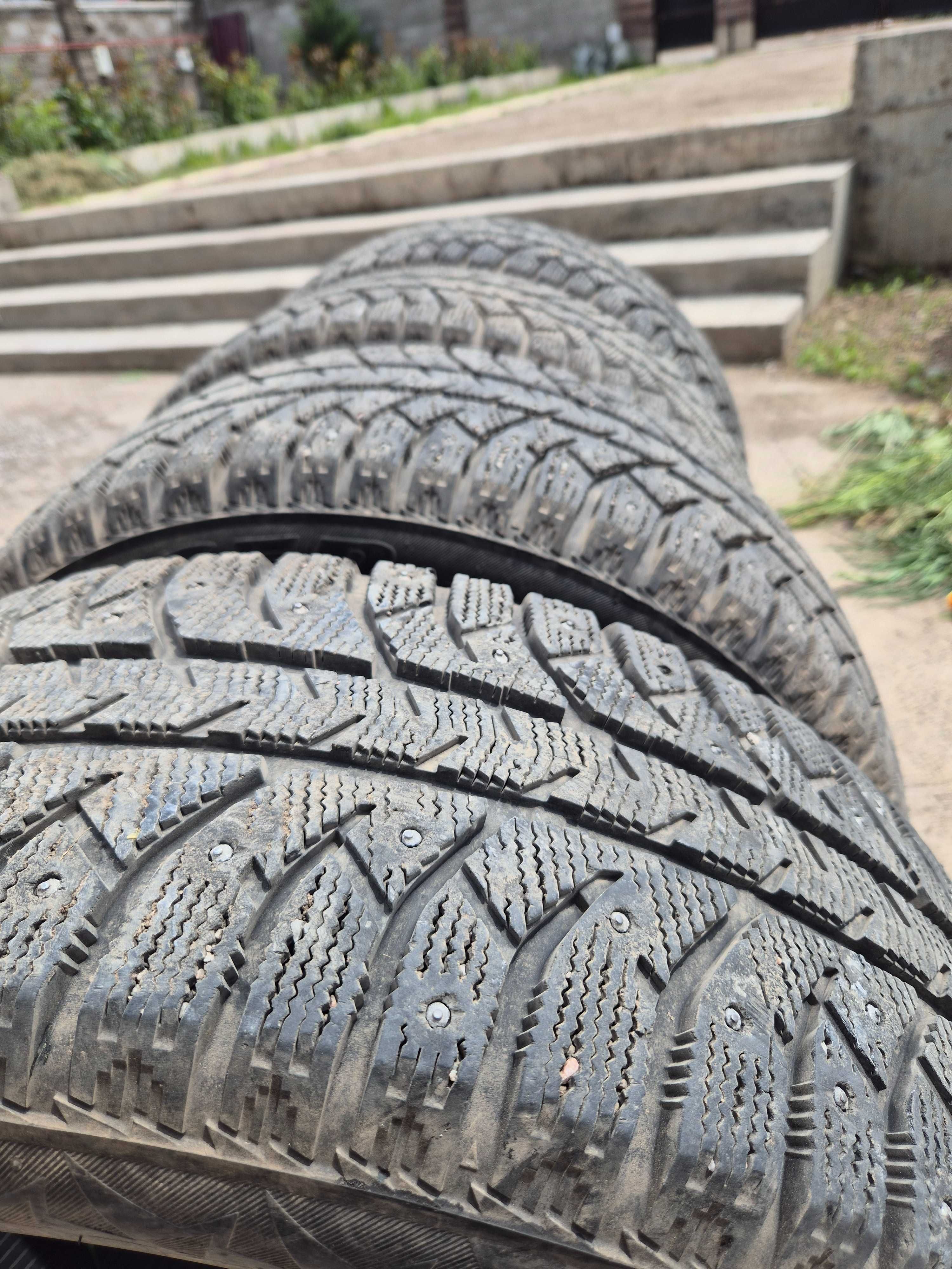 Зимние шипованные шины 235/55/18 Bridgestone Ice Cruiser