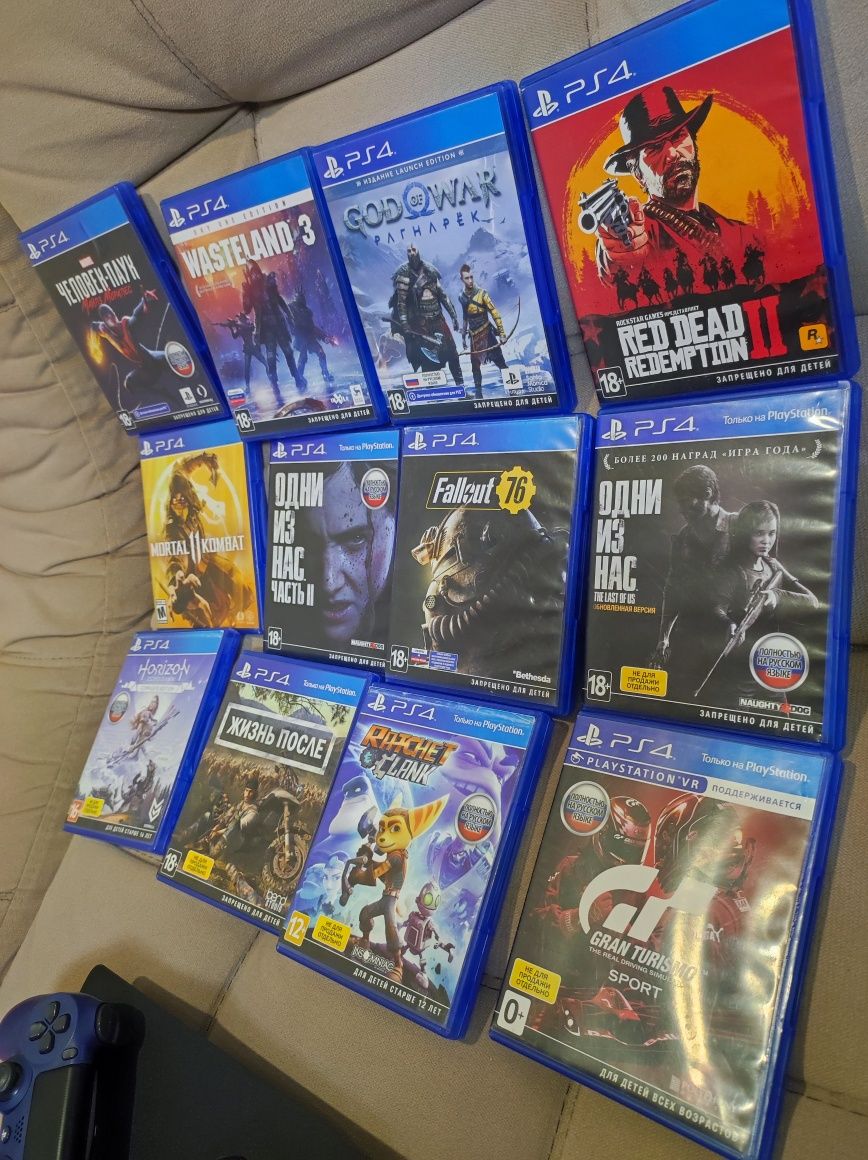 Sony PS4 в идеальном состоянии!