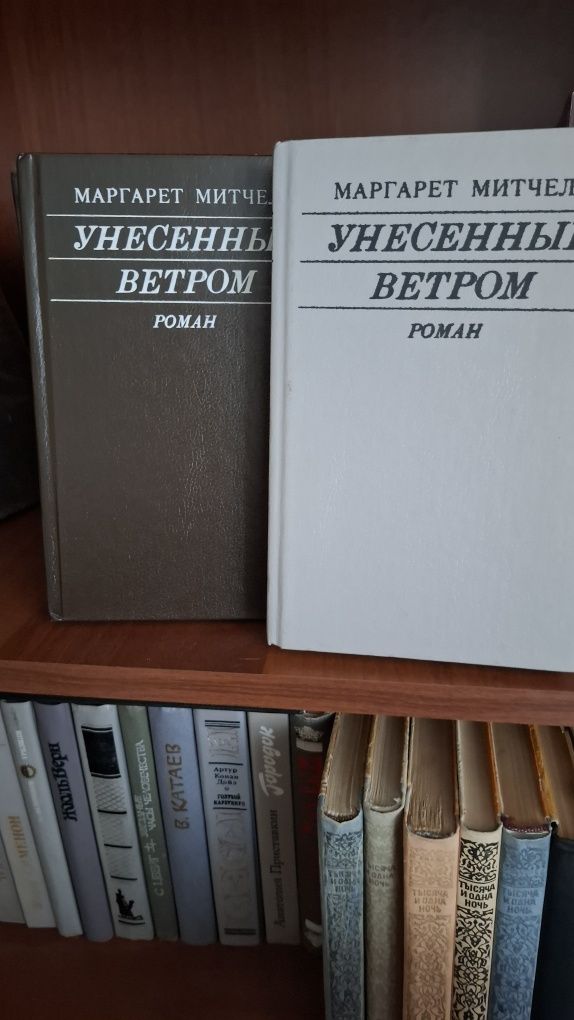 Книги разного жанра в отличном состоянии. От 400тг