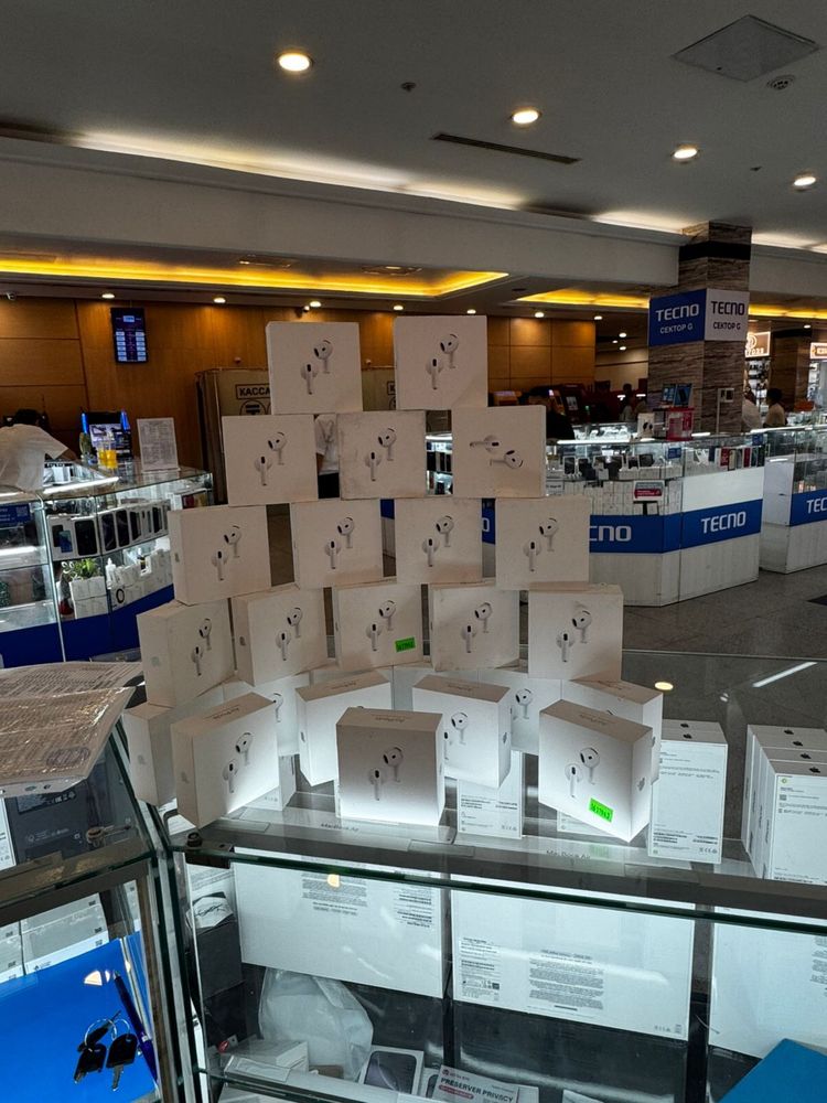 Apple AirPods 4 с шумоподовлением