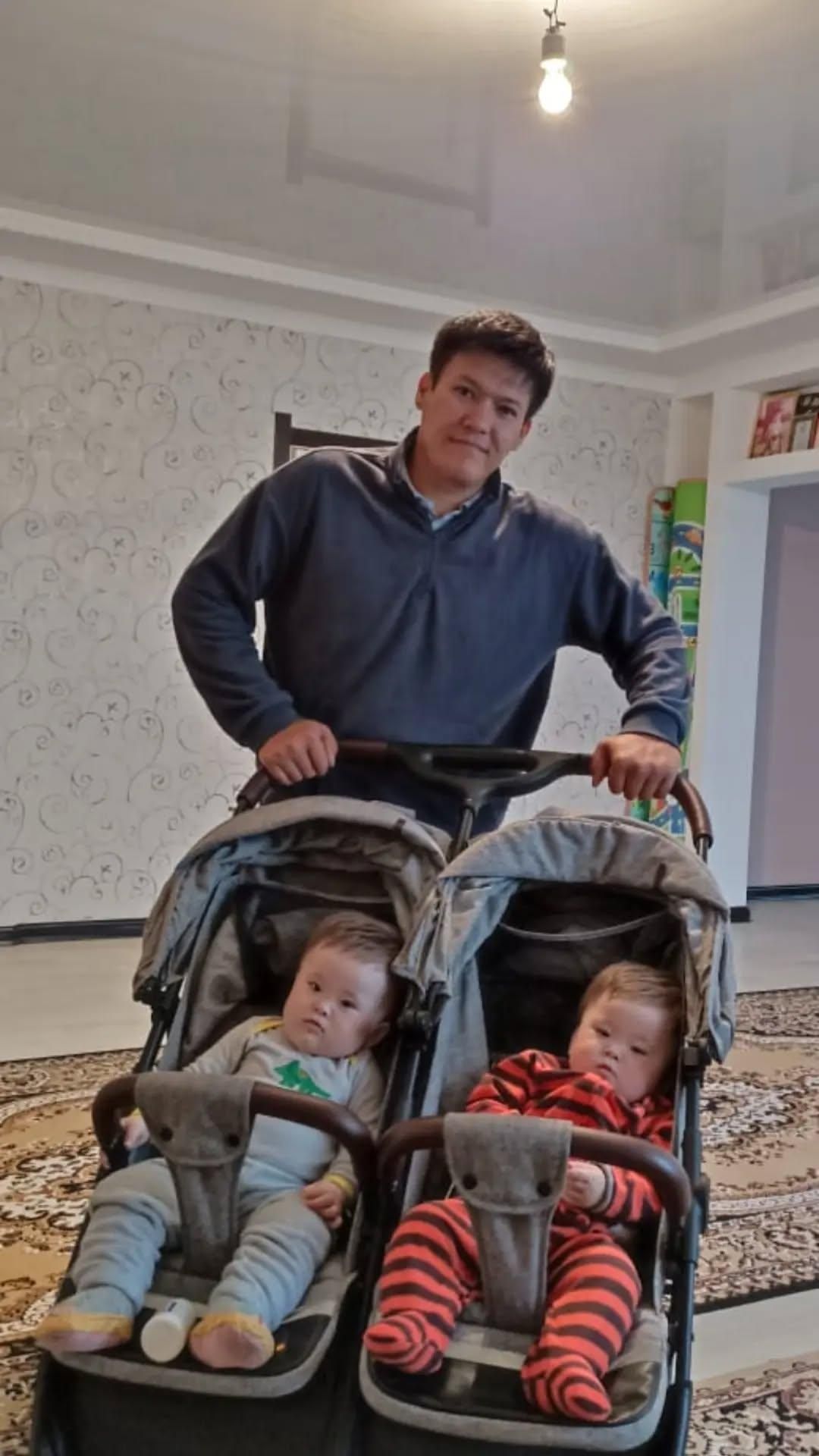 Коляска для близнецов, двойни (близняшек)