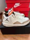 Nike Jordan Courtside 23 (GS) — ОРИГИНАЛ!
Размер 6Y (38,5 EU)
	•	Леген