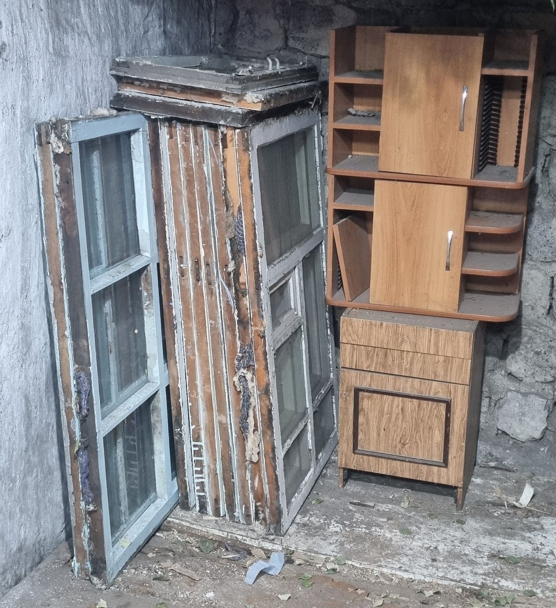 Отдам даром  старые окна