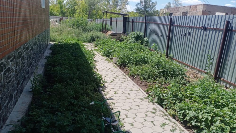 Продам коттедж в центре города центральная отопление, гараж, беседка