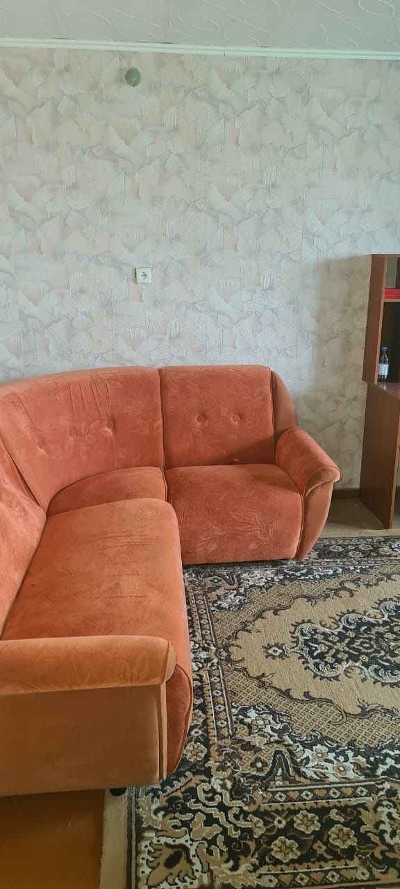 Продам квартиру 1.5 .ул Ларионова 2 .
