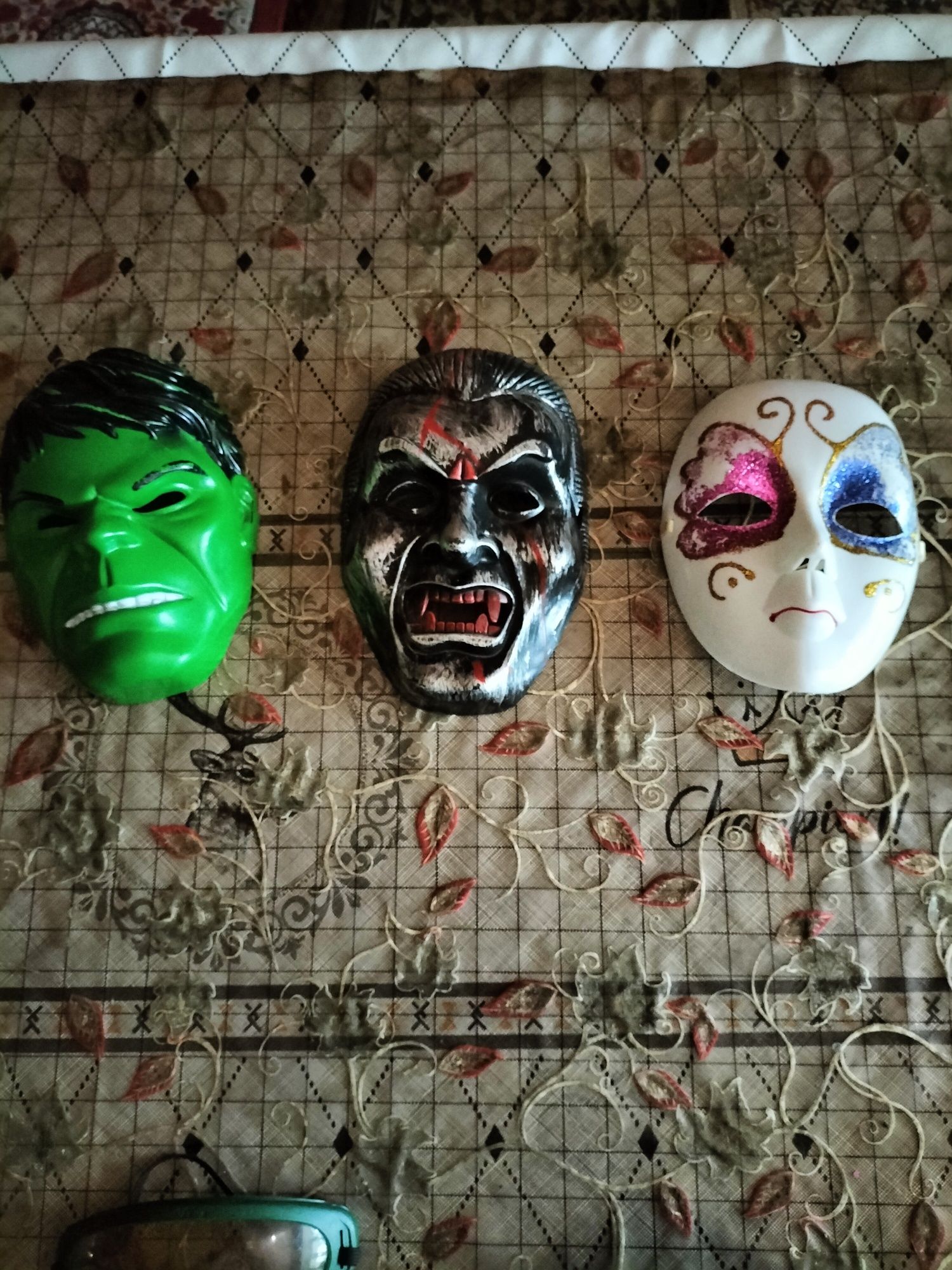 Продам зашитные шлем, каски и пиратская шапка.