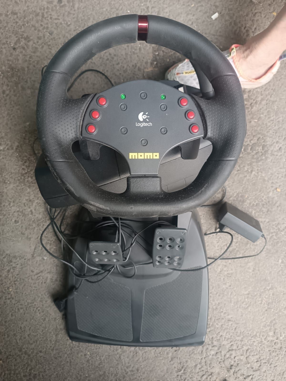 Продам игровой руль momo racing