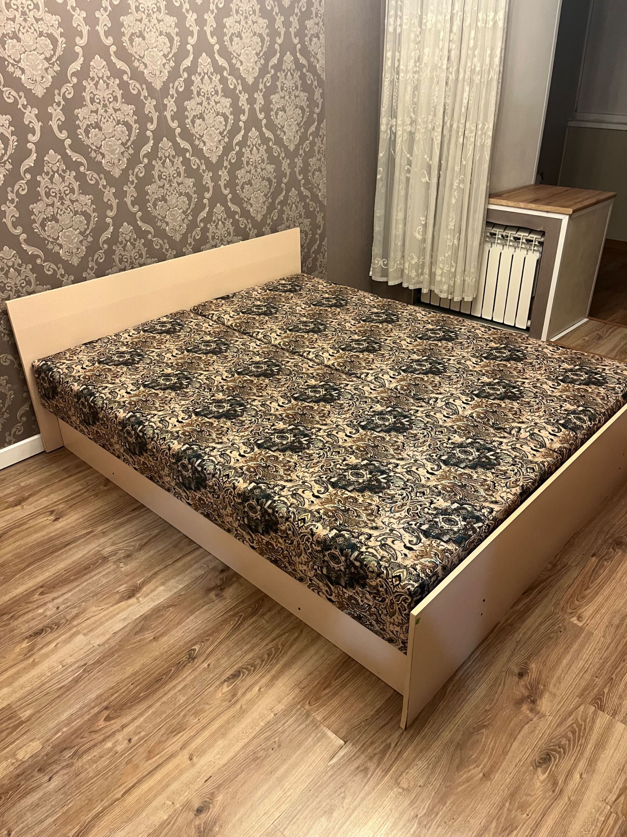Продам двуспальную кровать ручной работы