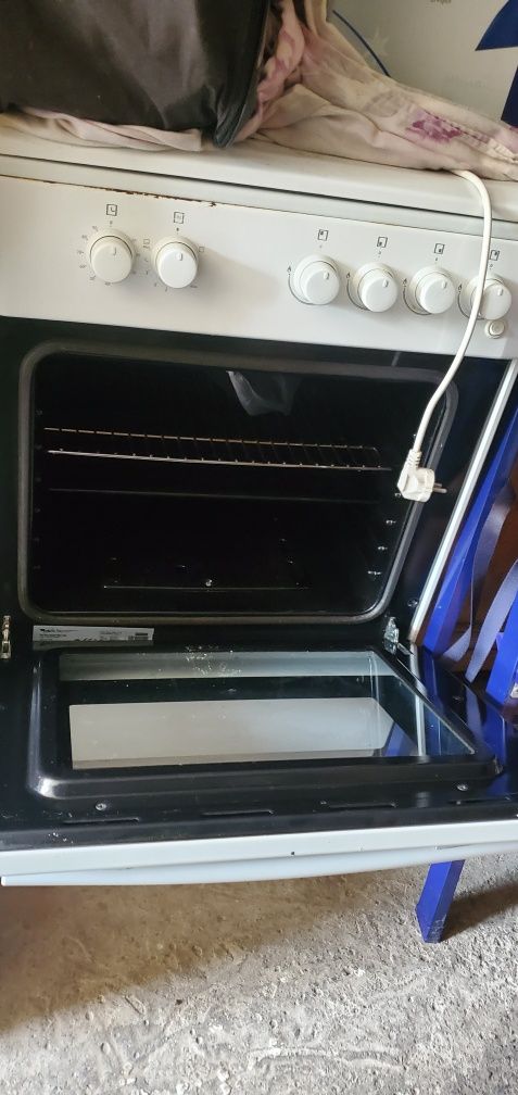 Газовая плита с духовкой