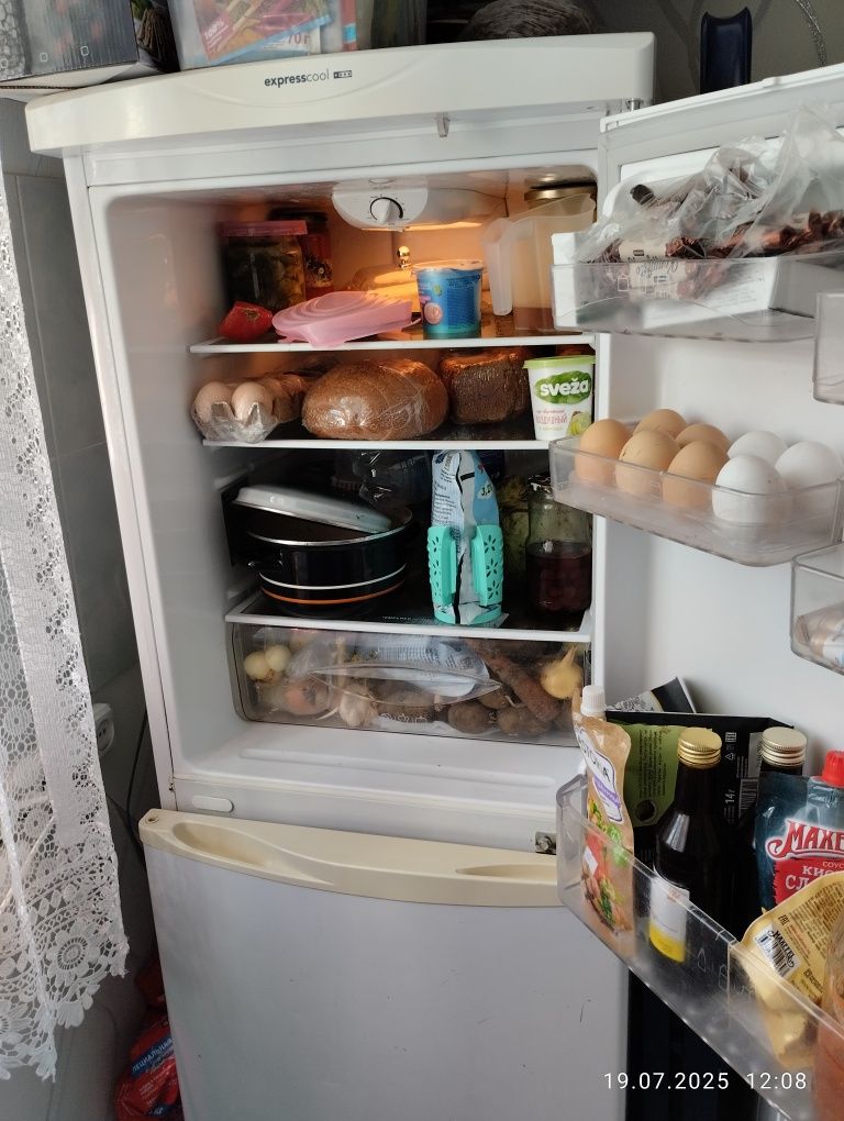 Продам холодильник б/у LG в рабочем состоянии,без ремонта .