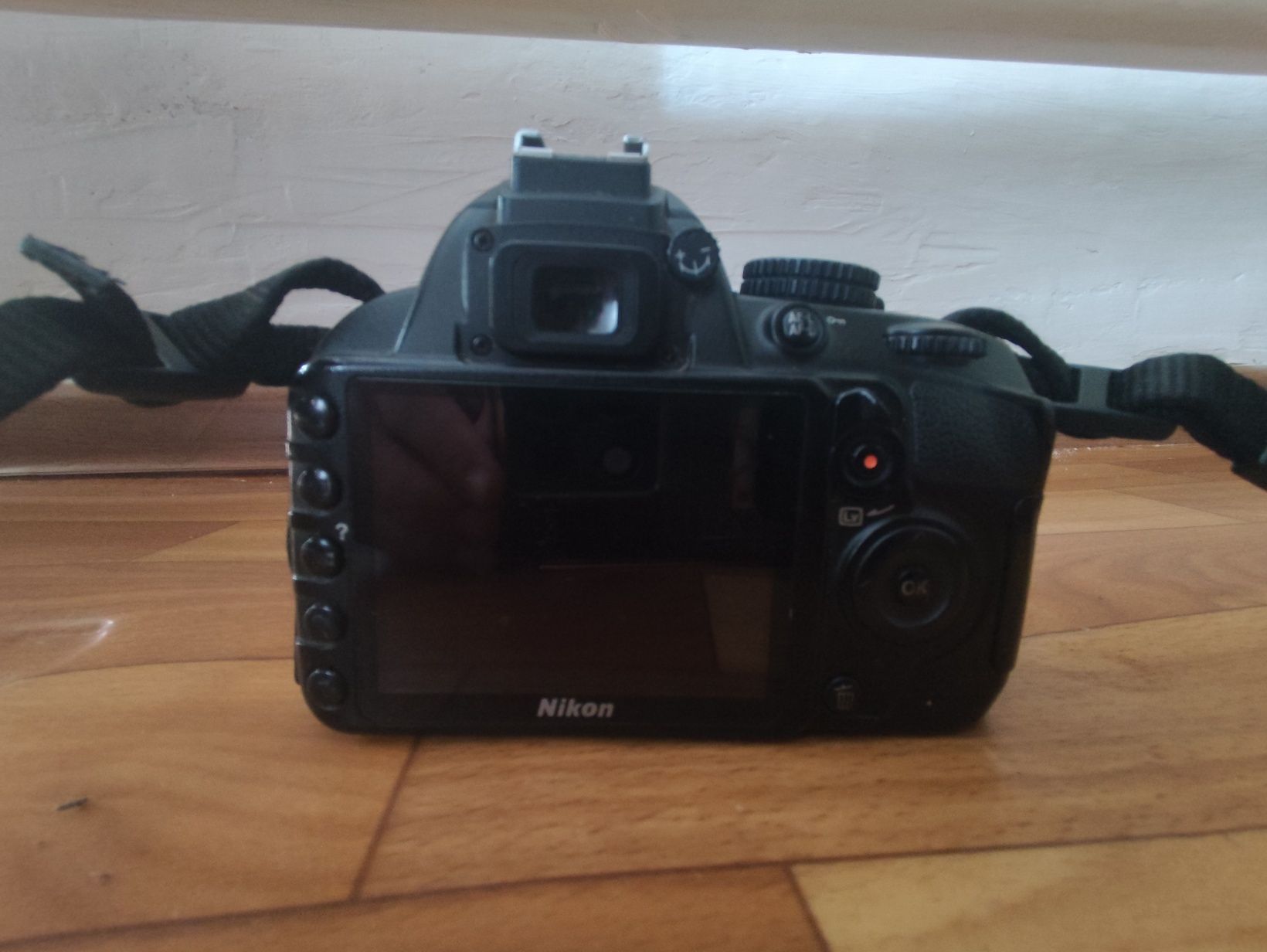 Nikon D3100.     .