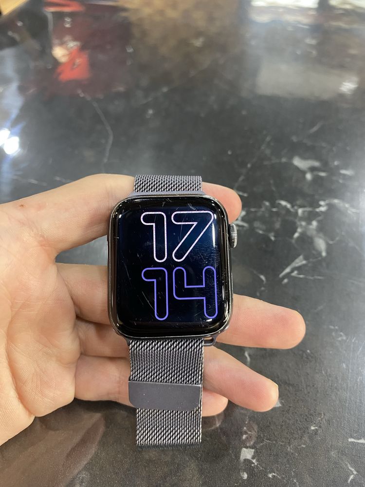 продам apple watch se 44mm