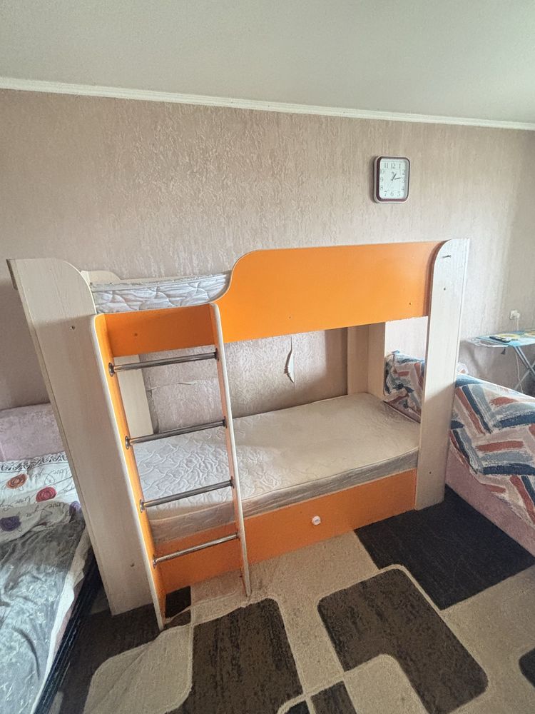 Двухъярусная кровать