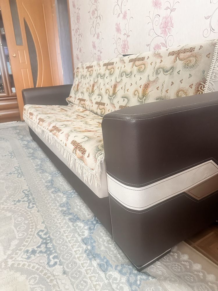 Диван хорошии чистый