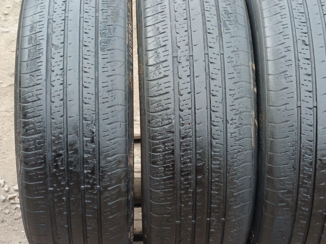 Шины безкамерки комплект 4 шт размер  215/60 R16