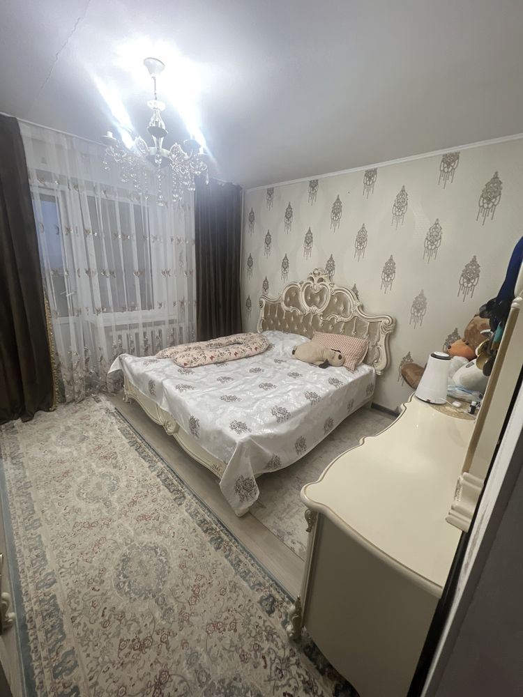 Продам квартиру трехкомнатную