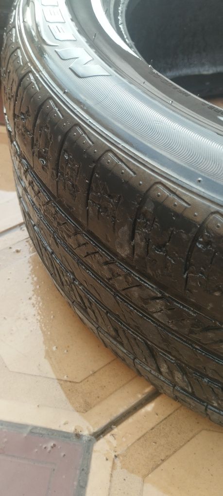 Продам шины летние, размер 215/55/R17 б/у на сезон откатать хватит.