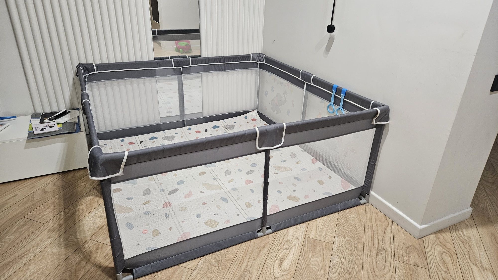 Продам манеж игровой 156*156см