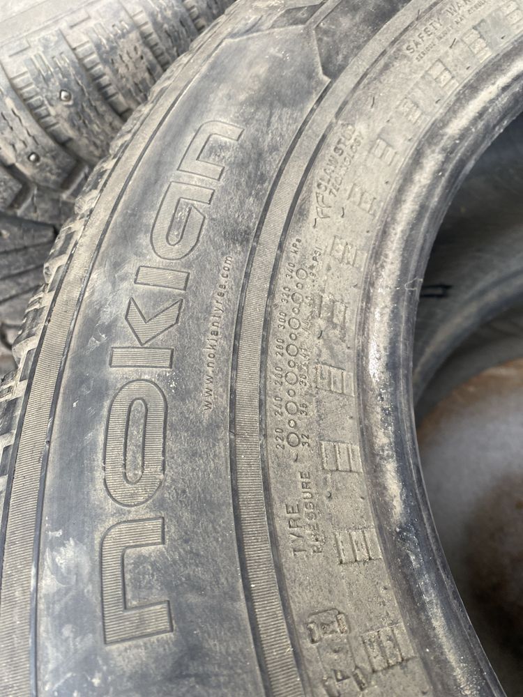 Продам Комплект Зимних Шипованных Шины!.Nokian 285/60 R18-4штуки.
