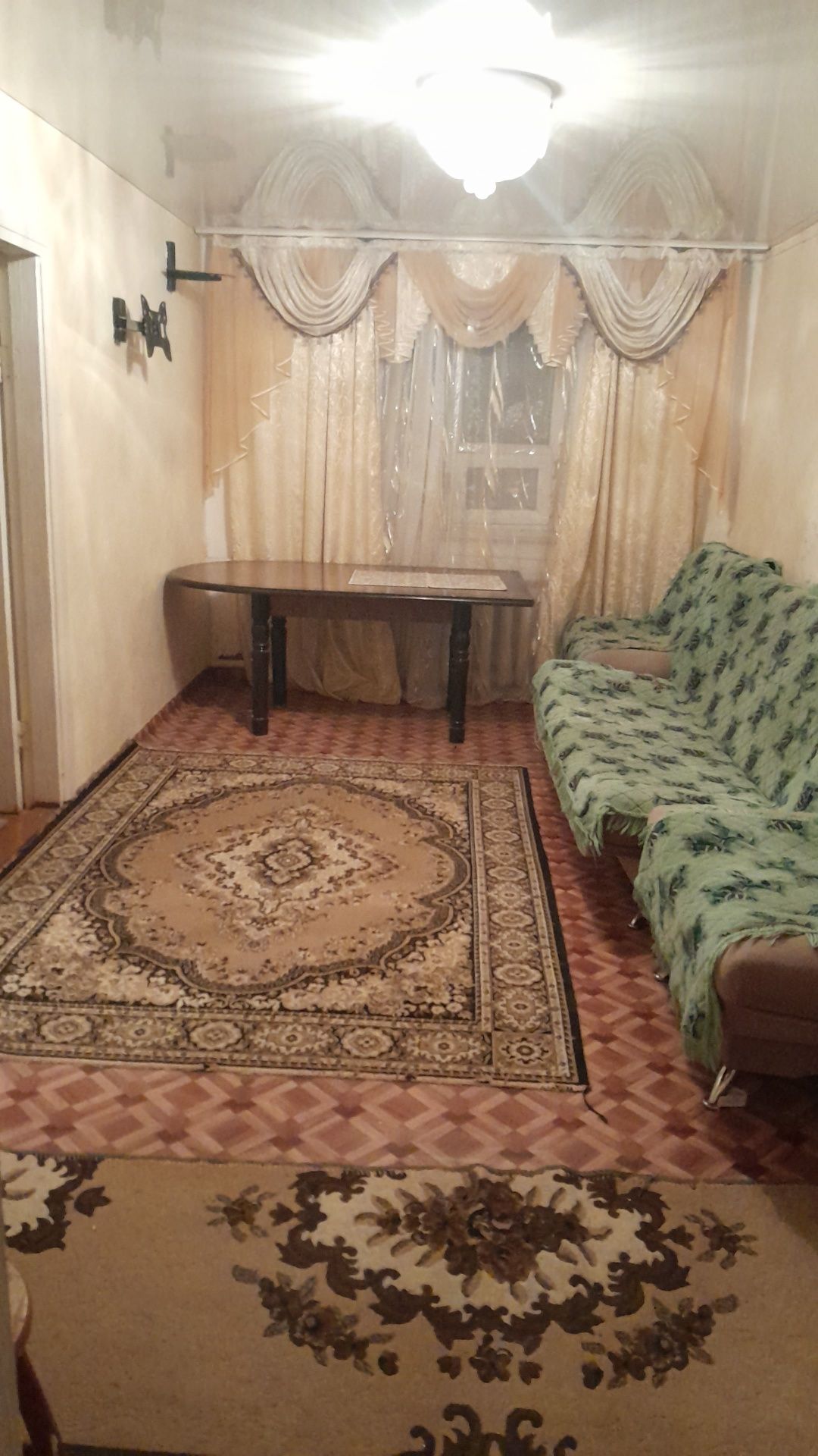 Продаётся кирпичный (красный кирпич покрытый силикатным кирпичом )