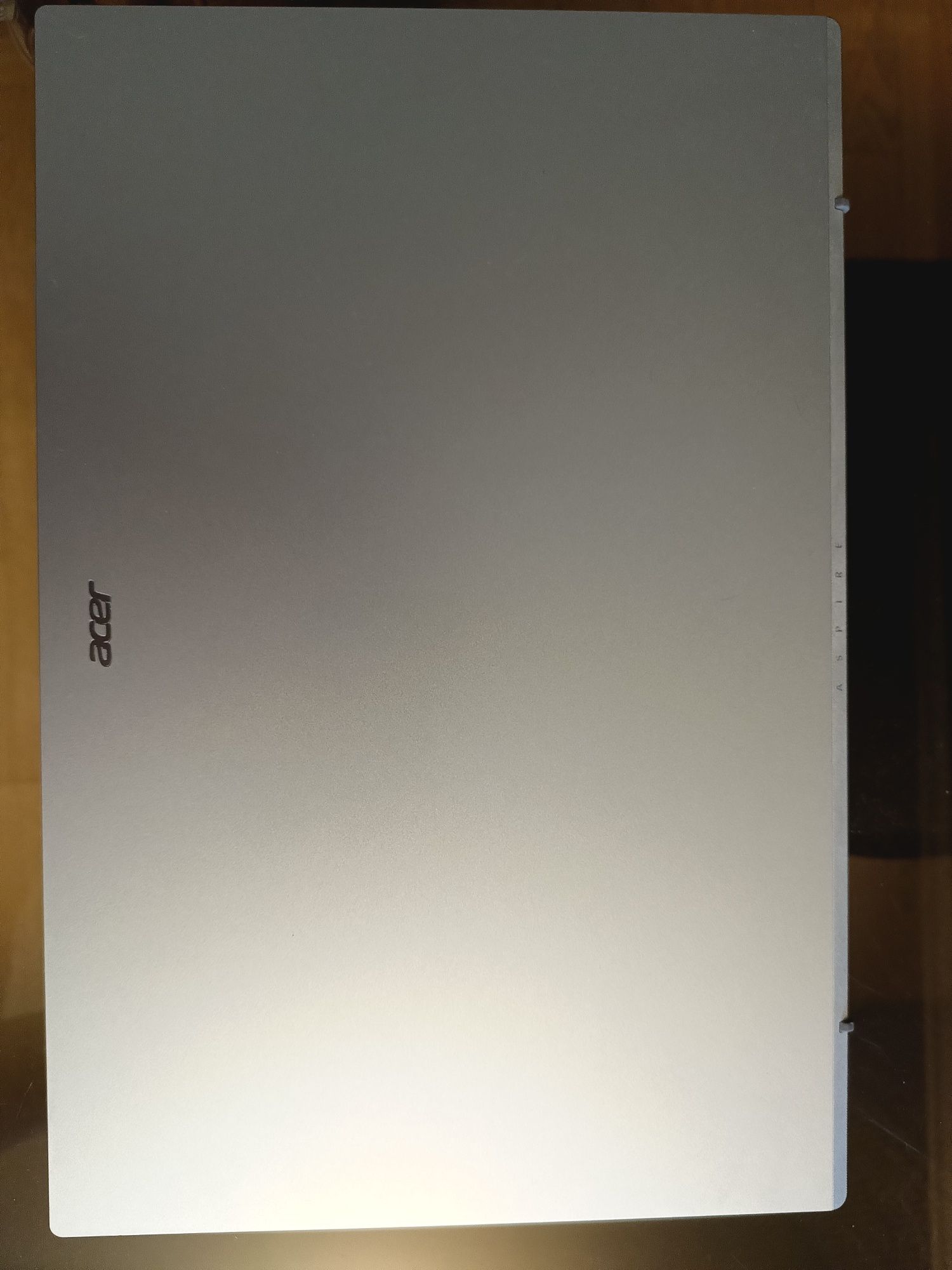 Продам ноутбук Acer Aspire 3 новый в отличном состоянии.