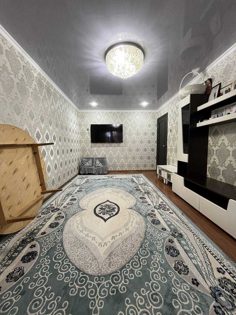 В центре, продается 3-х квартира, 6 мкр, 2/5, 1972 г/п, 62,9 кв.м.