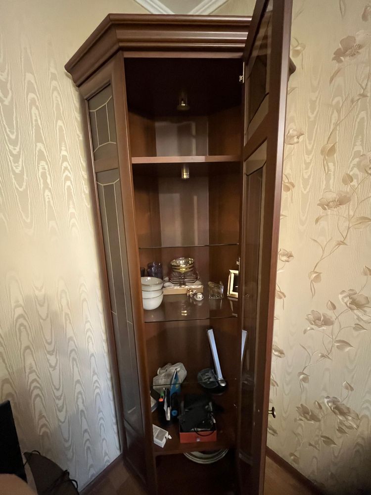 Угловой шкаф для посуды