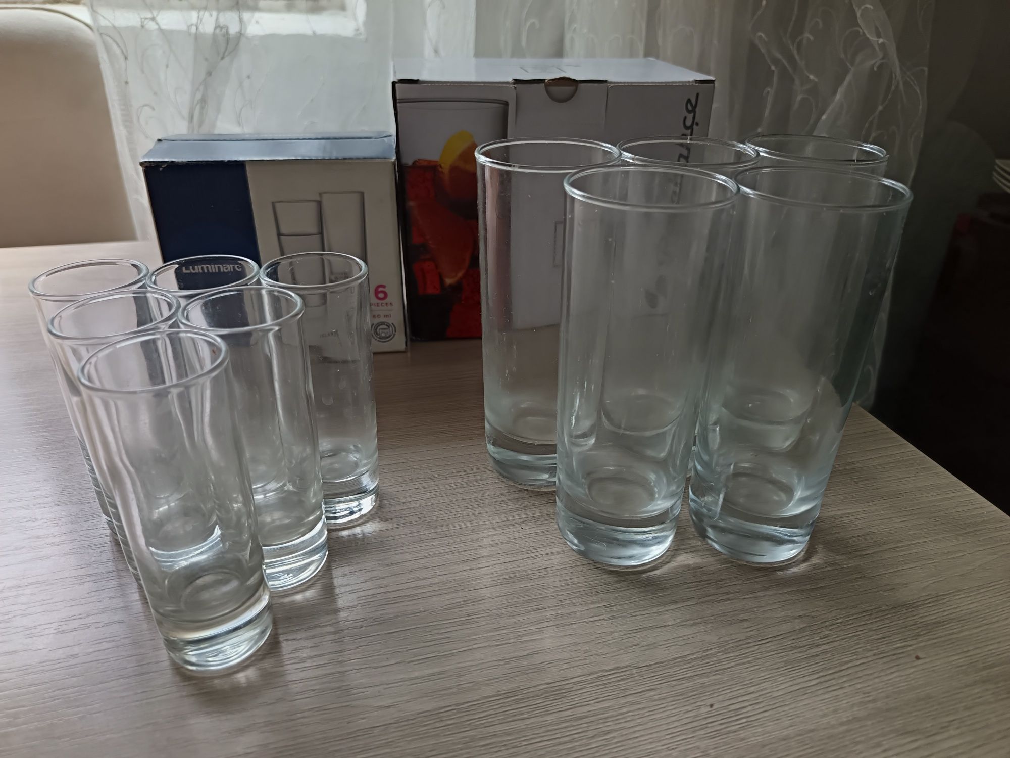 Стақандар текила және шырын ішетін. Жаңа. Түркия.