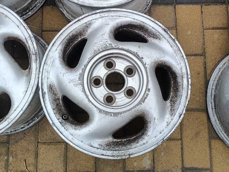 Продам оригинальные легкосплавные диски на Toyota Carina