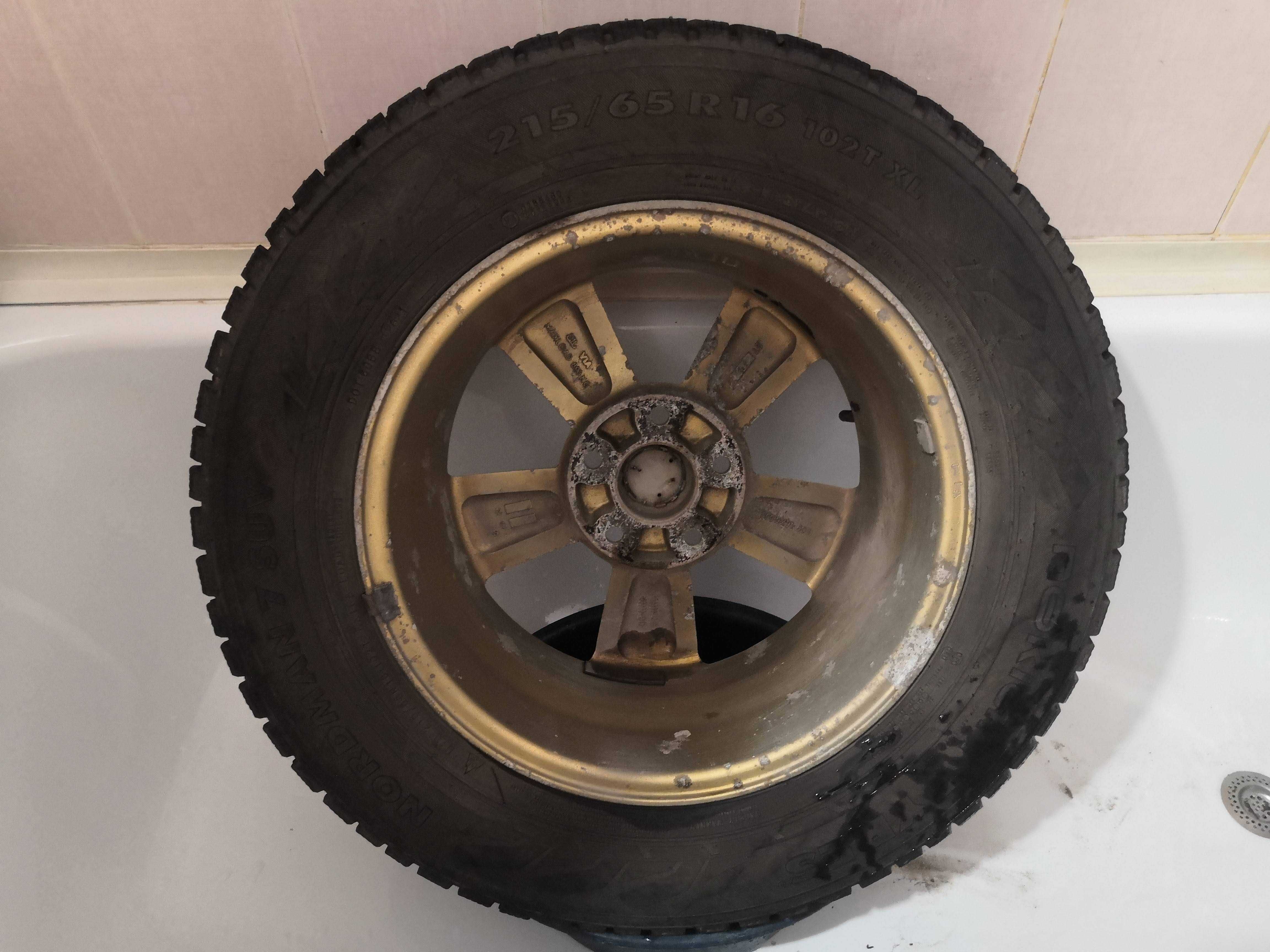 Nokian Nordman 7 SUV 215/65 R16 на дисках Nissan