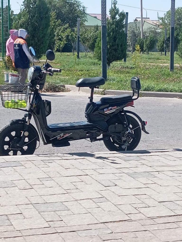 скутер сатлады средни састаена