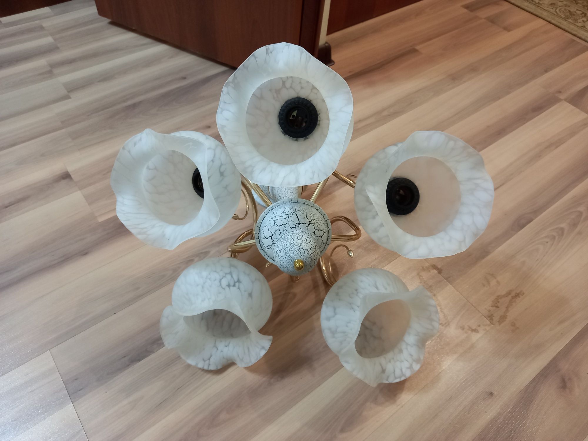Продам люстру 5 рожковую