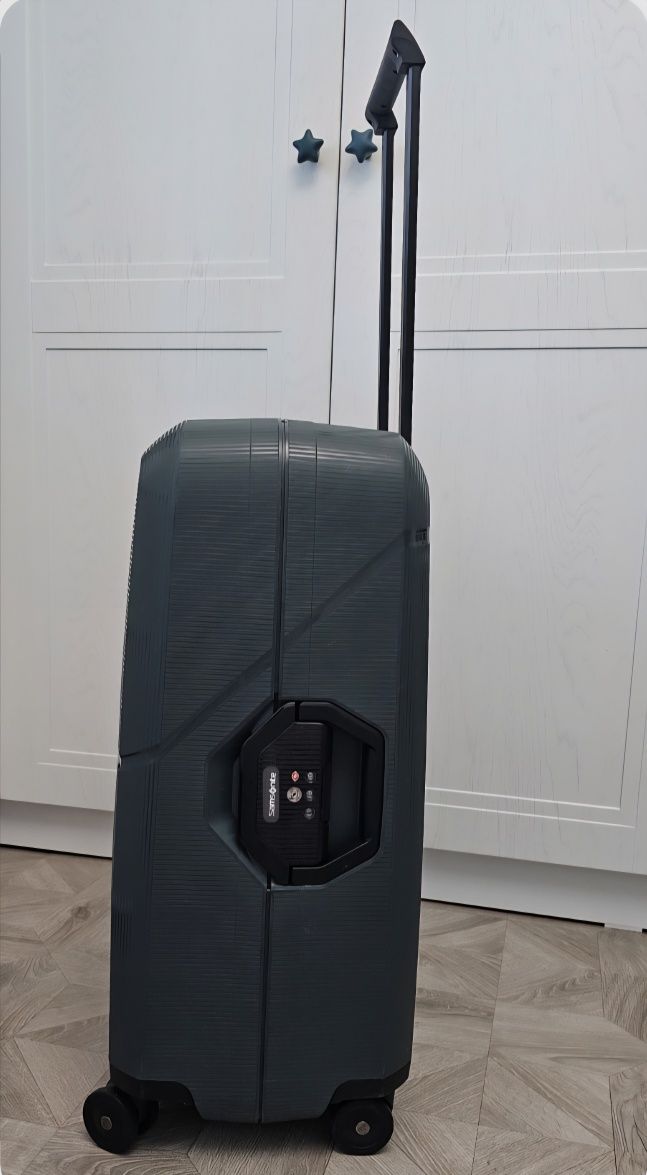 Чемодан средний M из полипропилена с кодовым замком Samsonite Magnum E