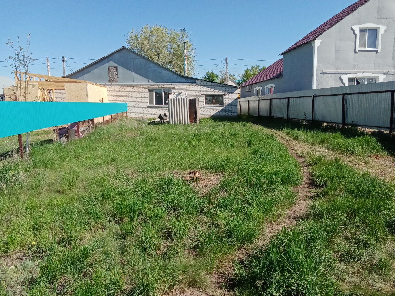 Продам частный дом ,саман обложен кирпичом за наличку