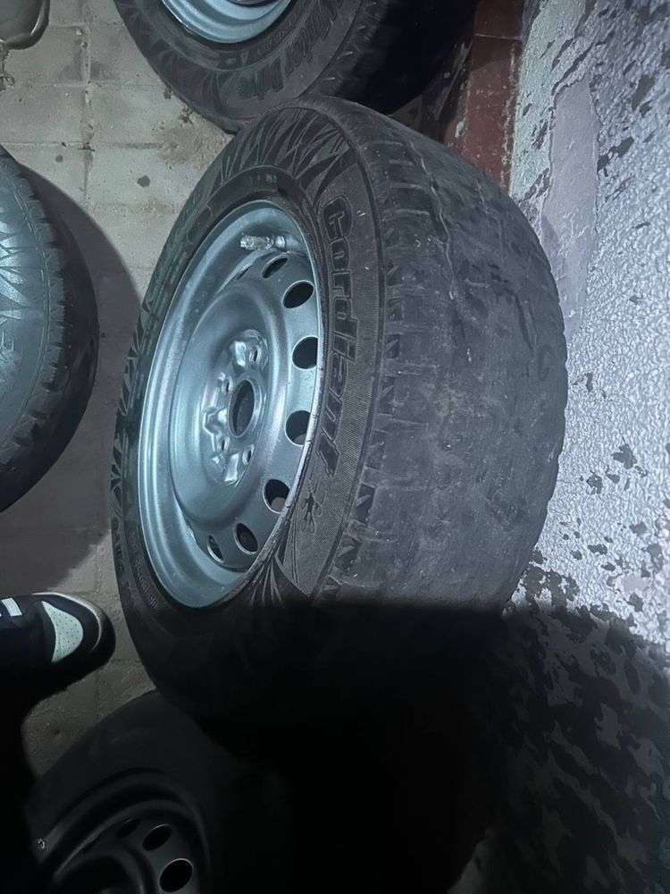 ТОРГ срочно Штампованные диски R15 с зимней резиной
