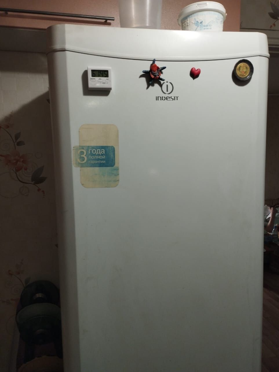 Холодильник indesit