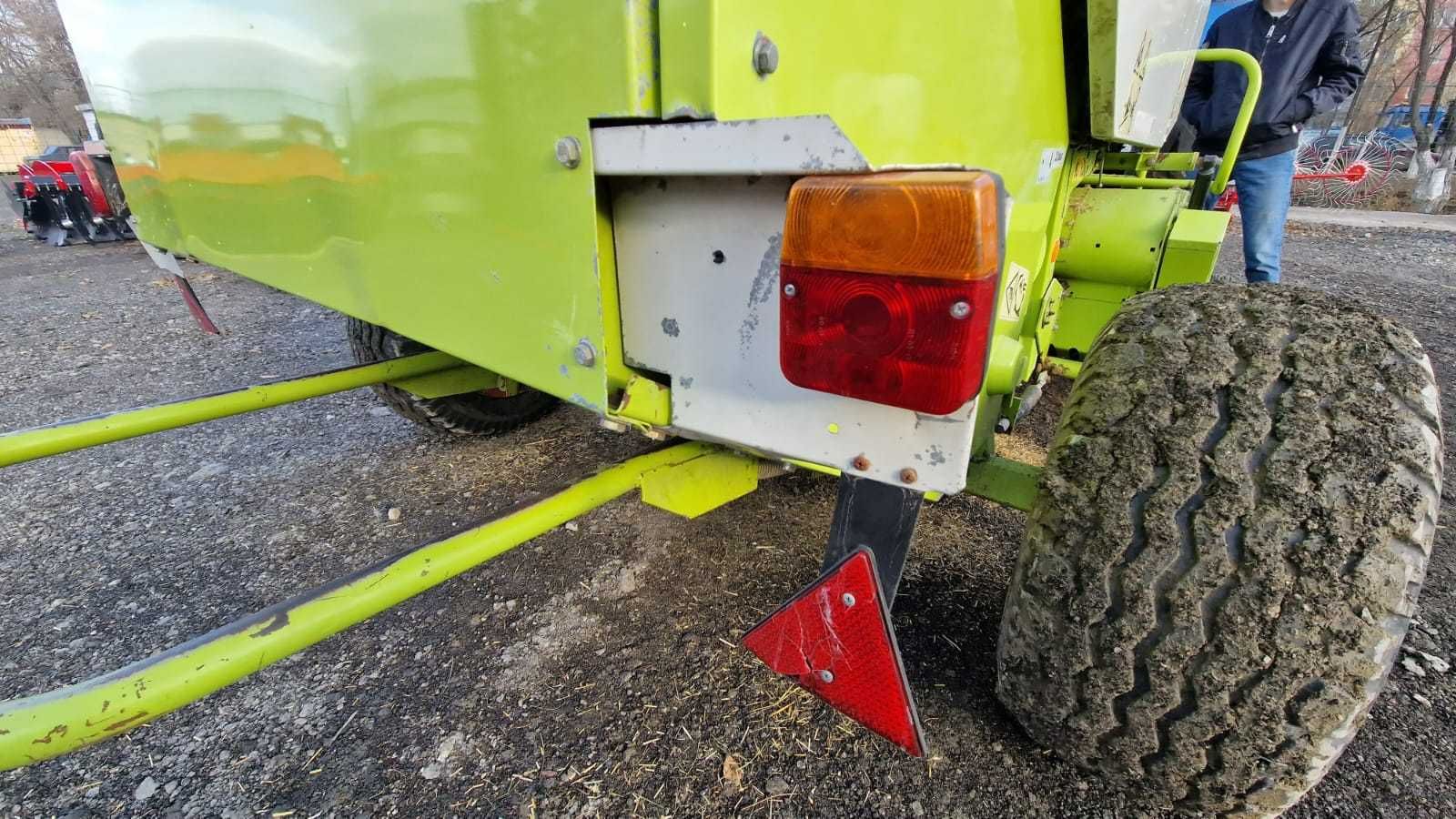 Рулонный пресс-подборщик Claas Rollant 46 в хорошем состоянии