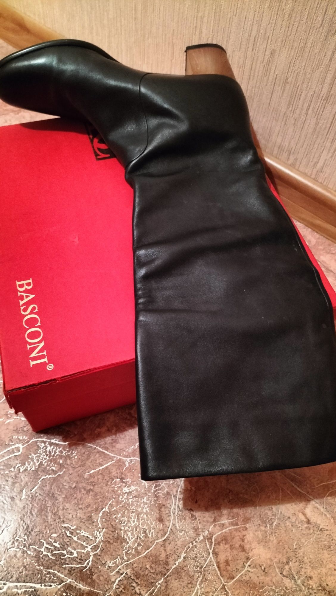 Продам сапоги демисезонные кожаные фирма Фабиан 38 р. На узкую ногу.