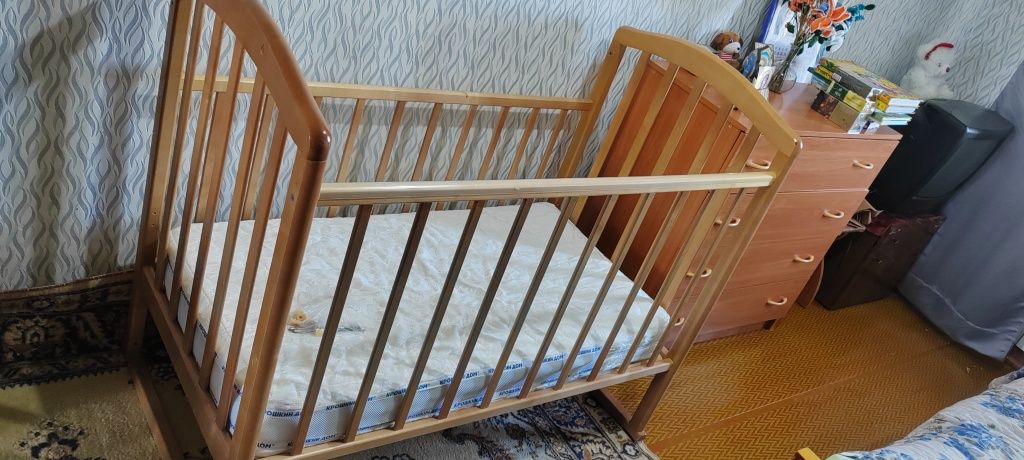 Продам детскую кроватку