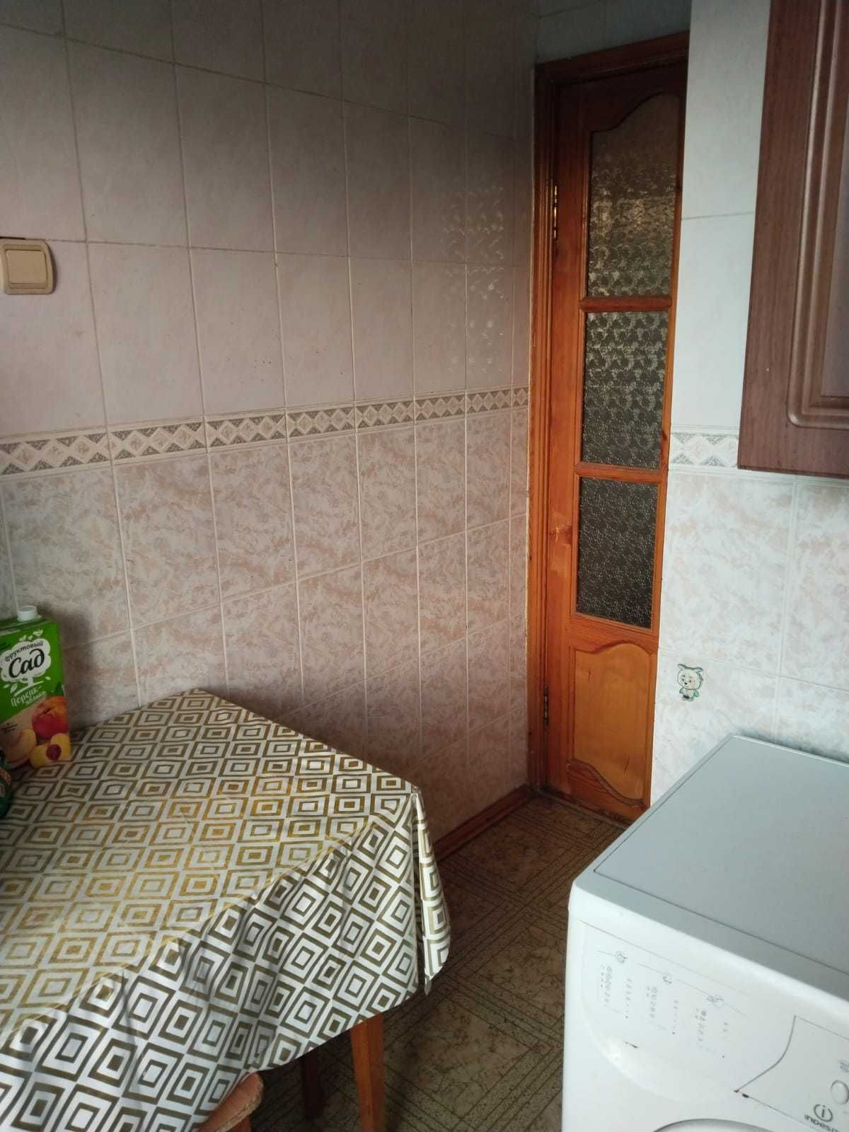 Предлагаем трехкомнатную квартиру в районе улиц Маркова и Тимирязева.