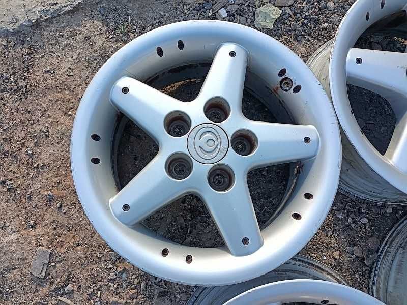 Продам оригинальные легкосплавные диски на автомашину Mazda.